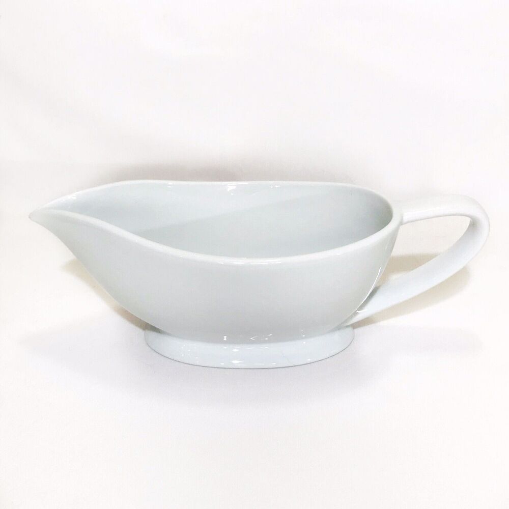 Crate & Barrel White Porcelain Gravy / Sauce Boat No Underplate Excellent Cond